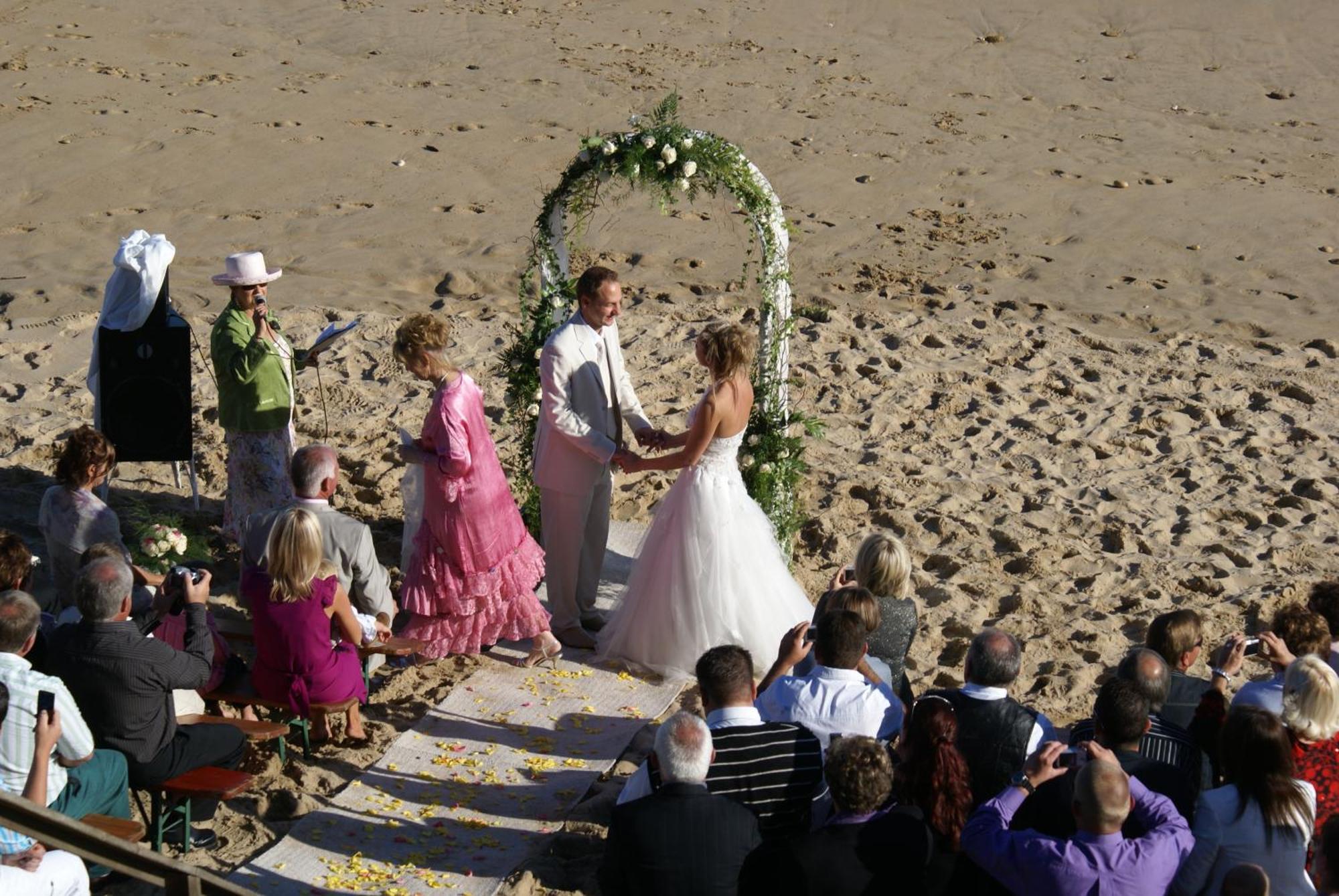 The Pink Lodge On The Beach Wilderness Bagian luar foto